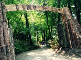 Welcome to Dino Trek_(500x375)